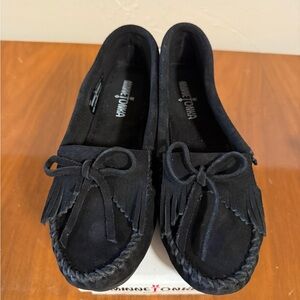 Minnetonka NIB Kilty black suede size 7
